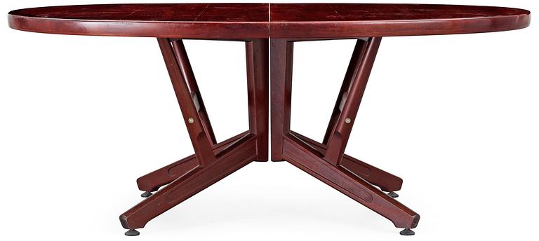 A Hans J Wegner mahogany dinner table, By Getama 1980's.