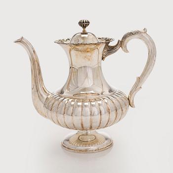 Kahvikannu, hopeaa, Kultakeskus, Hämeenlinna 1987.