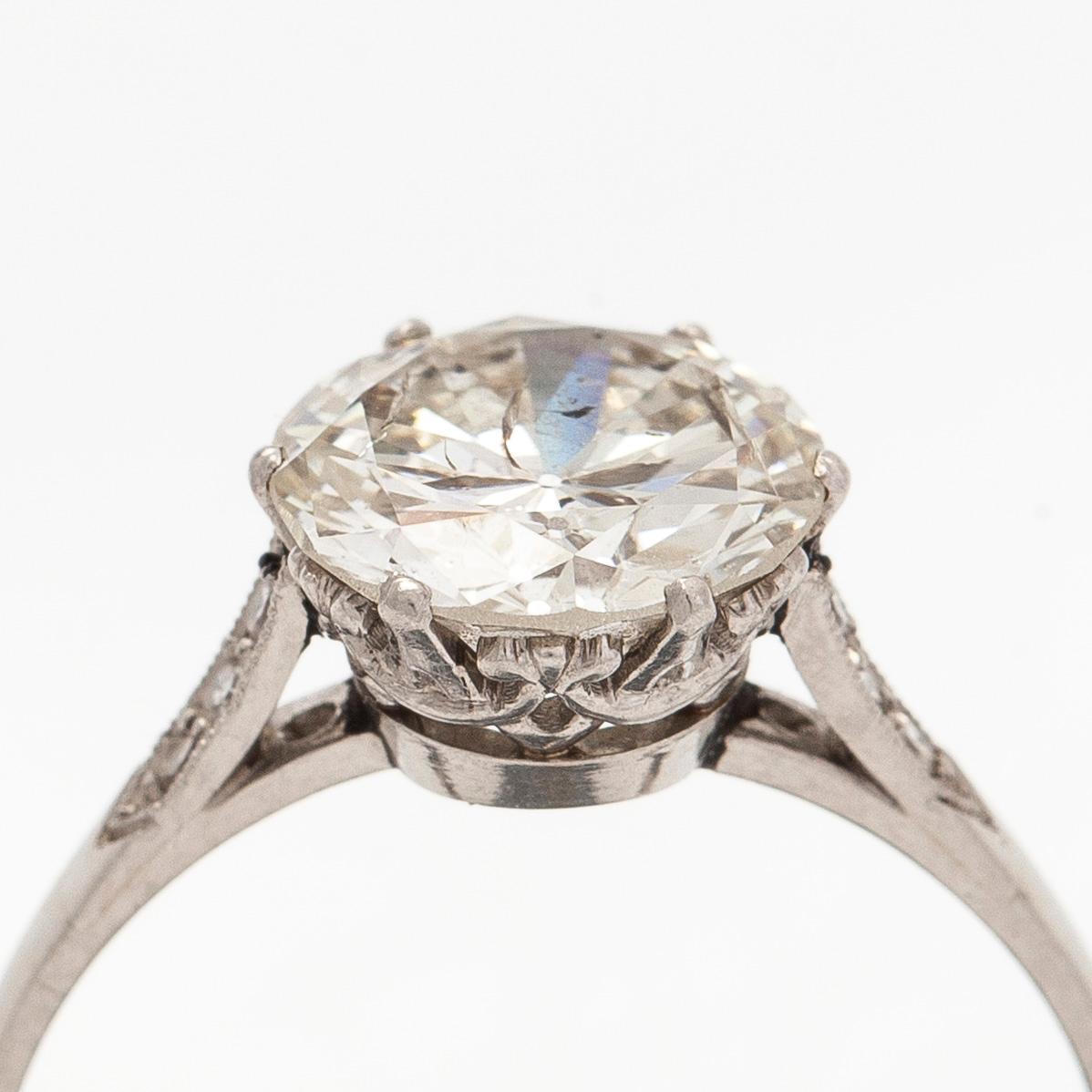 A platinum ring, with a brilliant- and single-cut diamonds, Stockholm 1935.