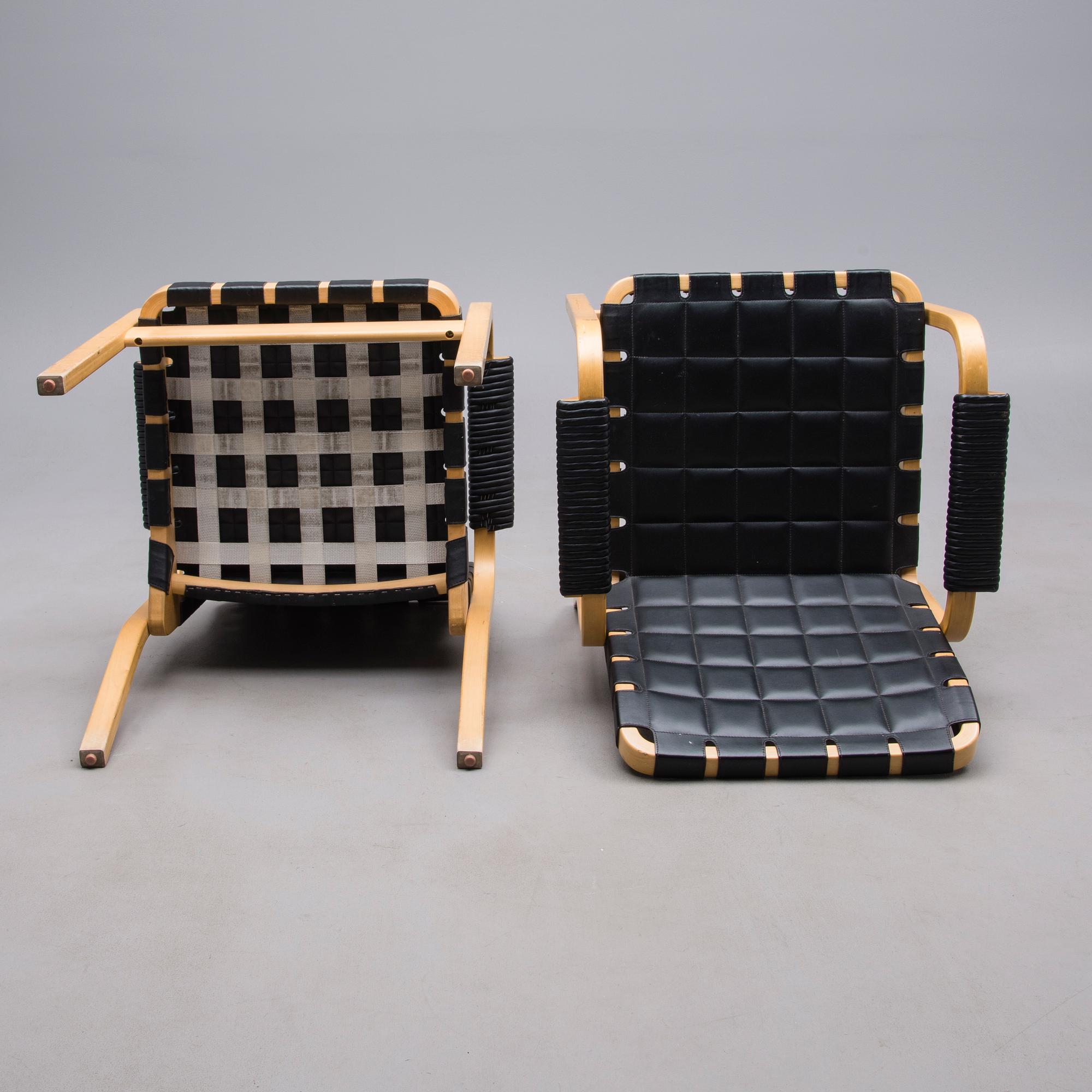 KARMSTOLAR, ett par, modell 45, Alvar Aalto, Artek.