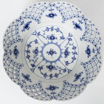 Royal Copenhagen, gallipot, "Musselmalet", Denmark, 1985-91.