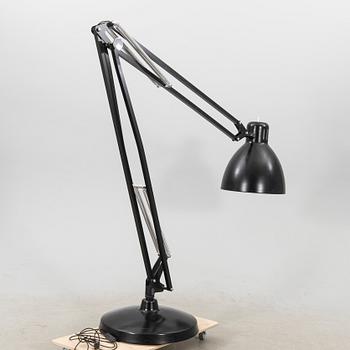 Golvlampa "The Great 1" av Luxo samtida.