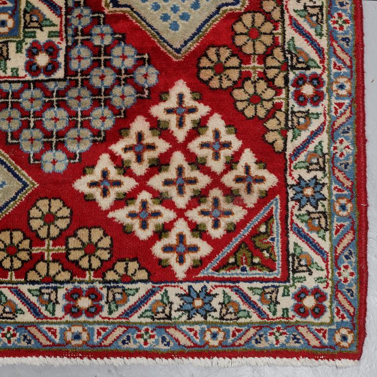 A carpet from the Esfashan, ca  ca 431 x 305 cm.