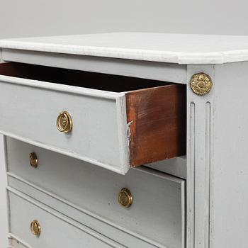A painted Gustavian style chest of drawers, first half of the 20th Century.