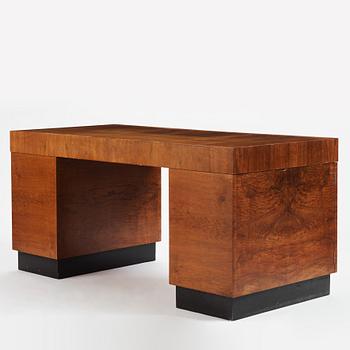 Kurt von Schmalensee, a desk and armchair, executed by AB David Blomberg for the Stockholm exhibition in 1930.