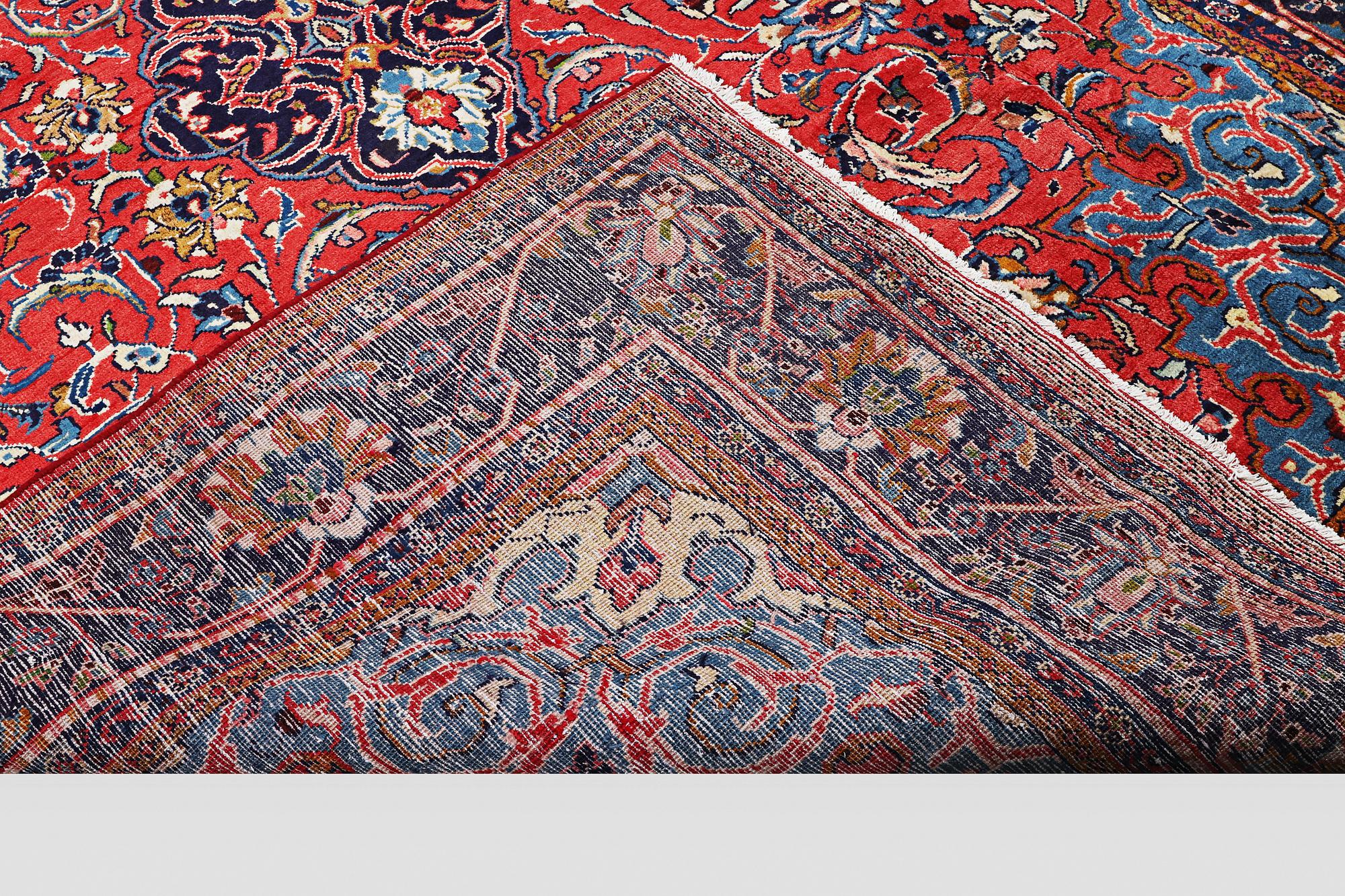 A carpet, Mahal, 328 x 222 cm.