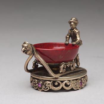 A Fabergé purpurin and silver salt-cellar, workmaster Erik Kollin, St. Petersburg before 1896. Scratched inventory no.
