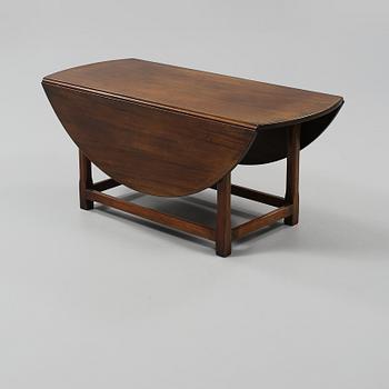 SOFFBORD, mahogny, 1900-talets andra hälft.