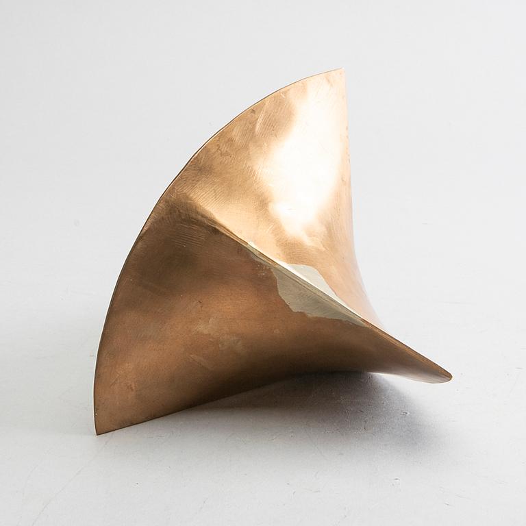 BERTIL HERLOW SVENSSON, brass object, not signed.