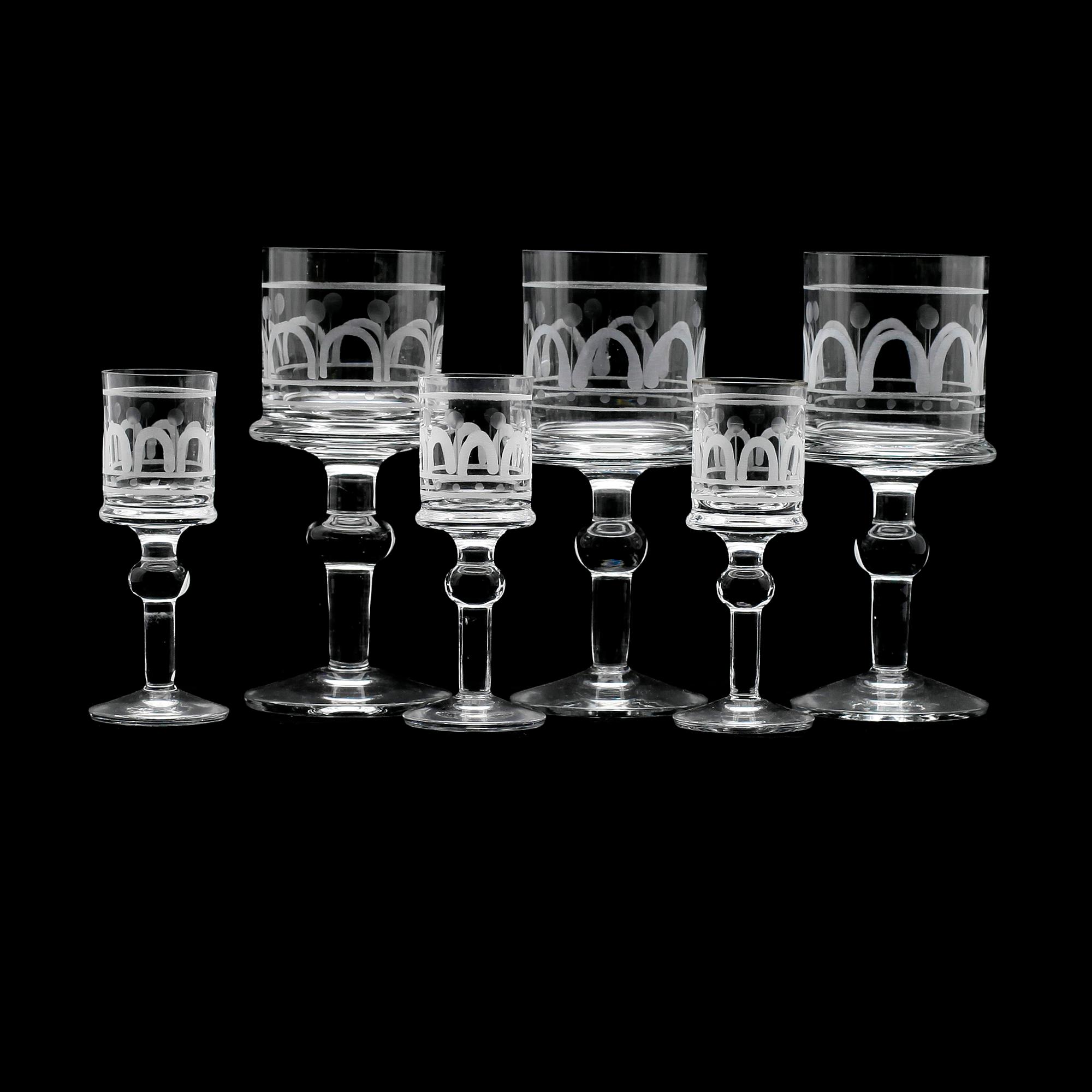 VINGLAS, 15 st samt SNAPSGLAS, 14 st, 1900-talets andra hälft.