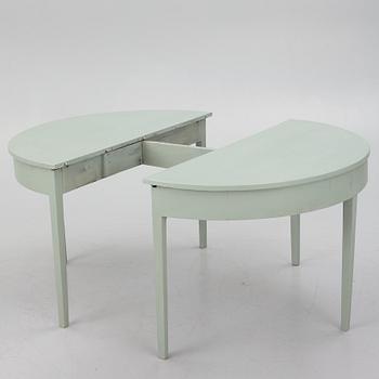 A dining table, second half of the 19th century.