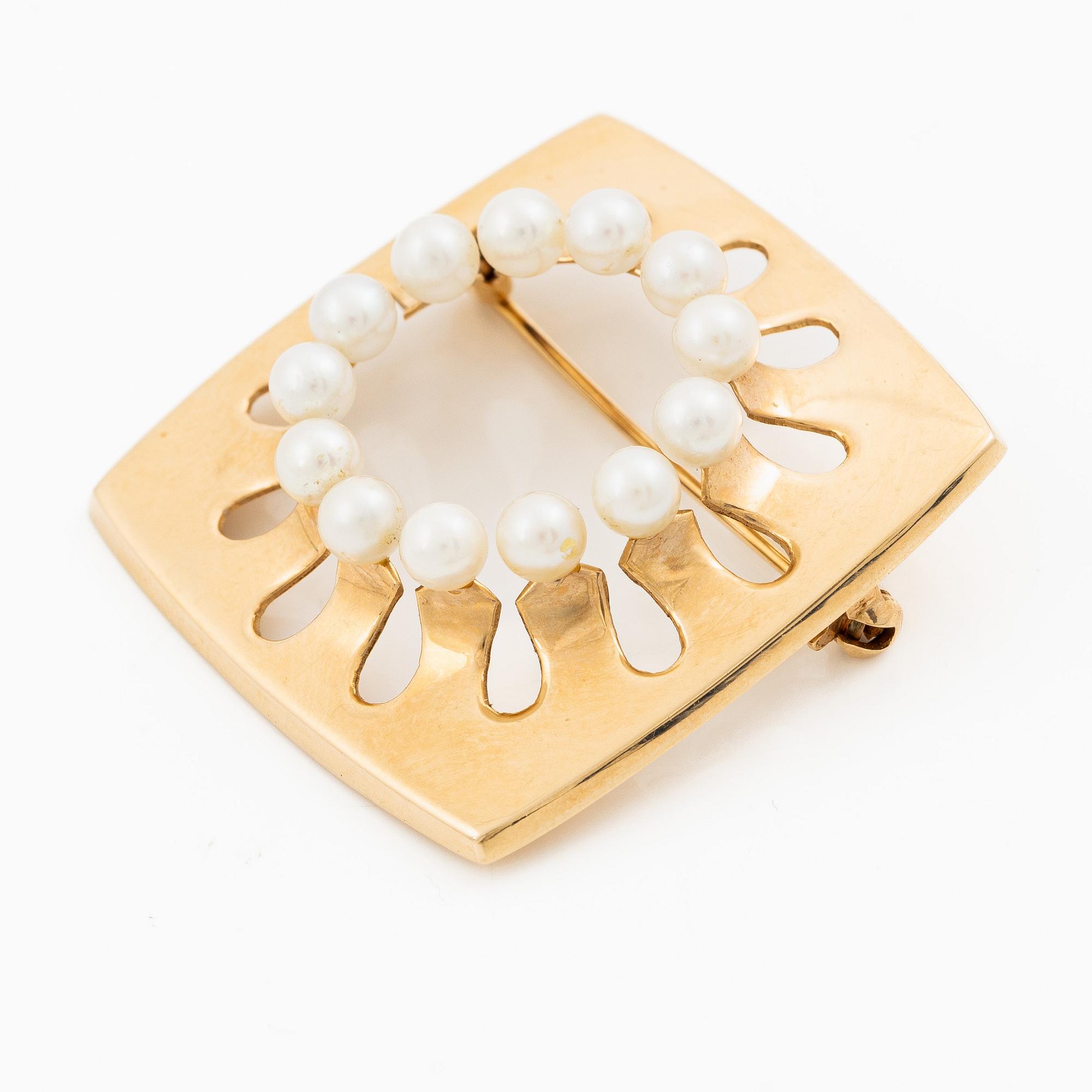 Brooch, 14K gold with cultured pearls, E. Granit Finland 1967.