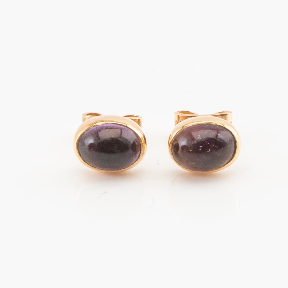 Two pairs of 18K gold earrings set with cabochon-cut stones.
