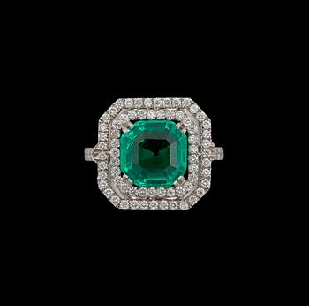A 4.31 ct Colombian emerald surrounded by brilliant-cut diamonds, total carat weight circa 0.64 ct.