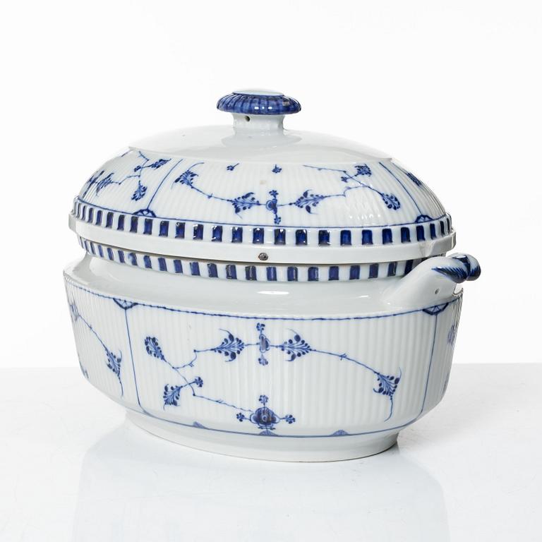 Terrin med lock, porslin, Royal Copenhagen, "Musselmalet", tidig modell, 1800-tal.