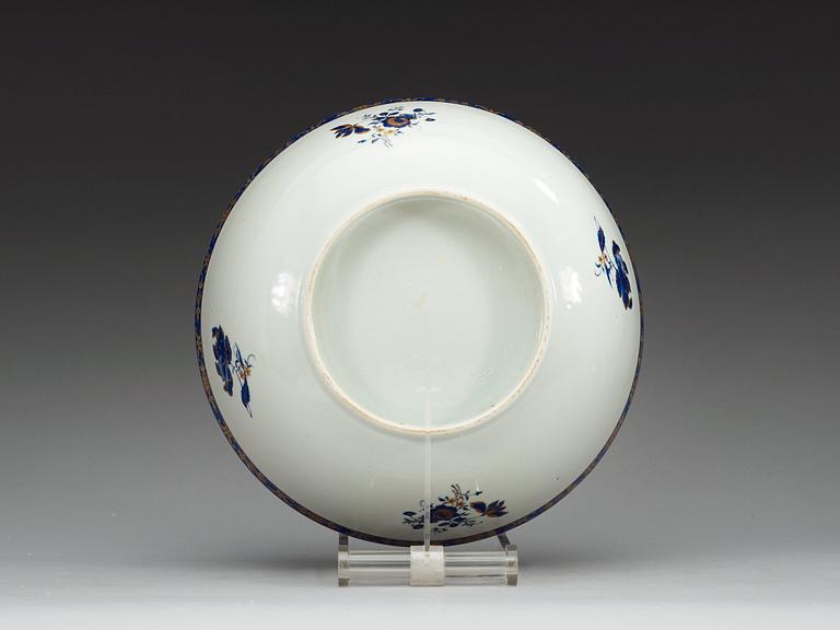 BÅLSKÅL, kompaniporslin. Qing dynastin, sent 1700-tal.