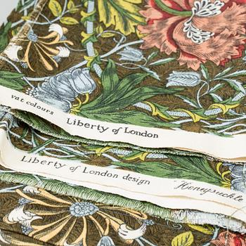 Curtains and tablecloth, including William Morris 'Honeysuckle and Tulip' and 'Chrysanthemum', 20th Century.