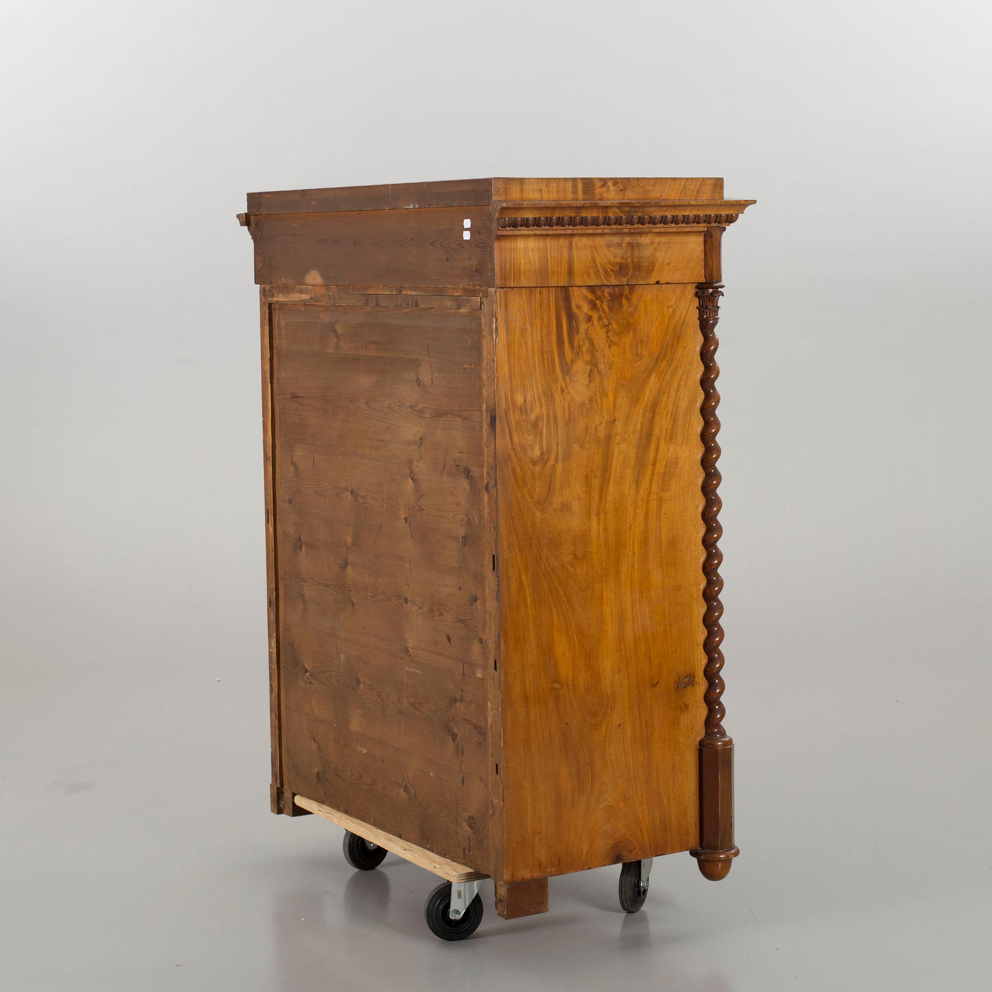 CHIFFONJÈ, senempire 1800-talets mitt.