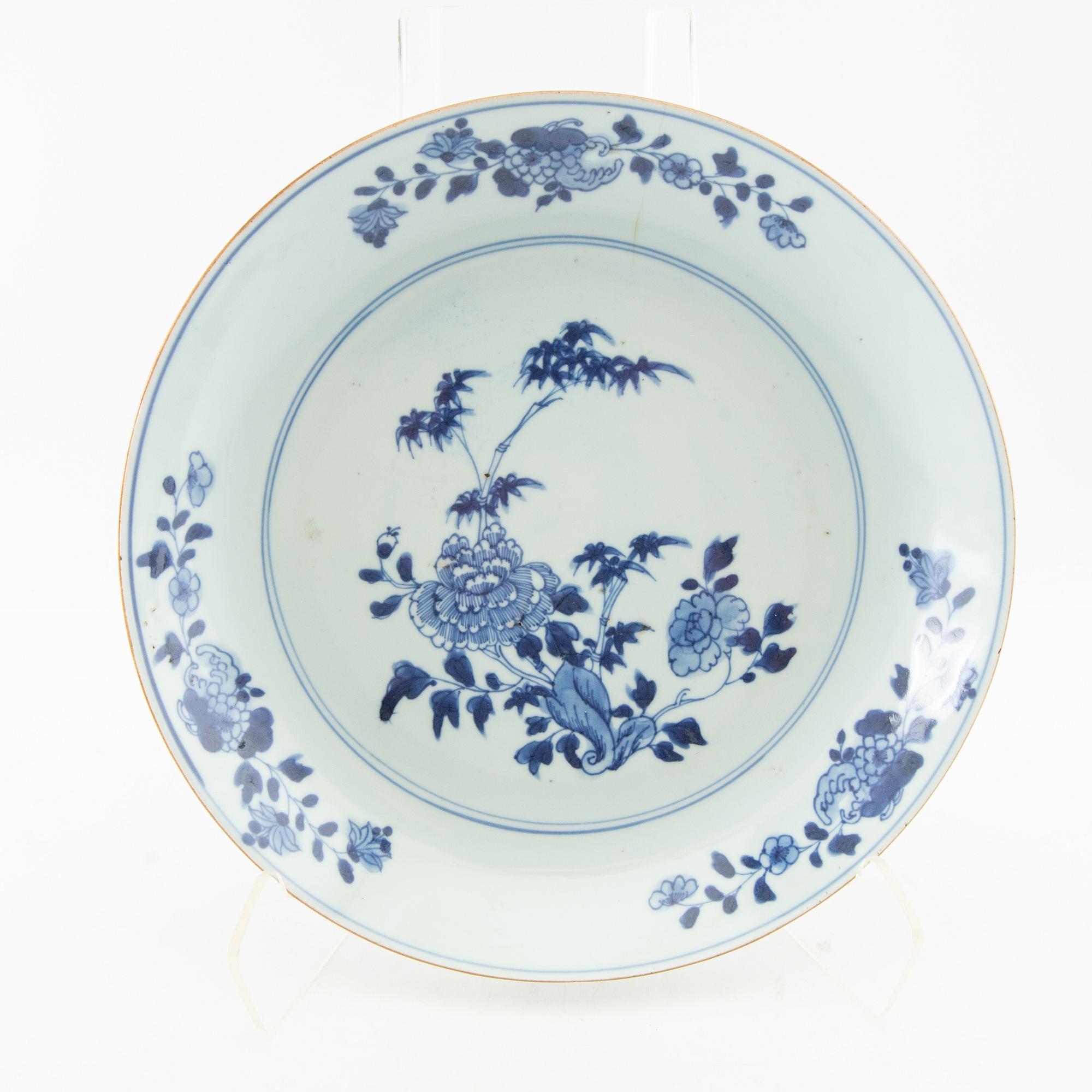 Bowl plate China, second half of the 18th century, porcelain.