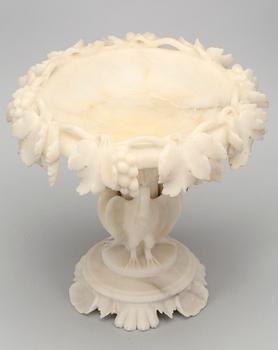 BORDSUPPSATS/SKÅL, alabaster. 1800-talets slut.