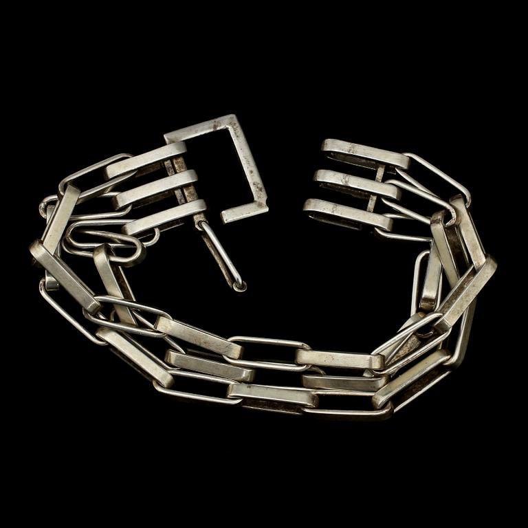 ARMBAND, sterlingsilver, Karl-Ingemar Johansson, Göteborg, 1980. Vikt 40 g.