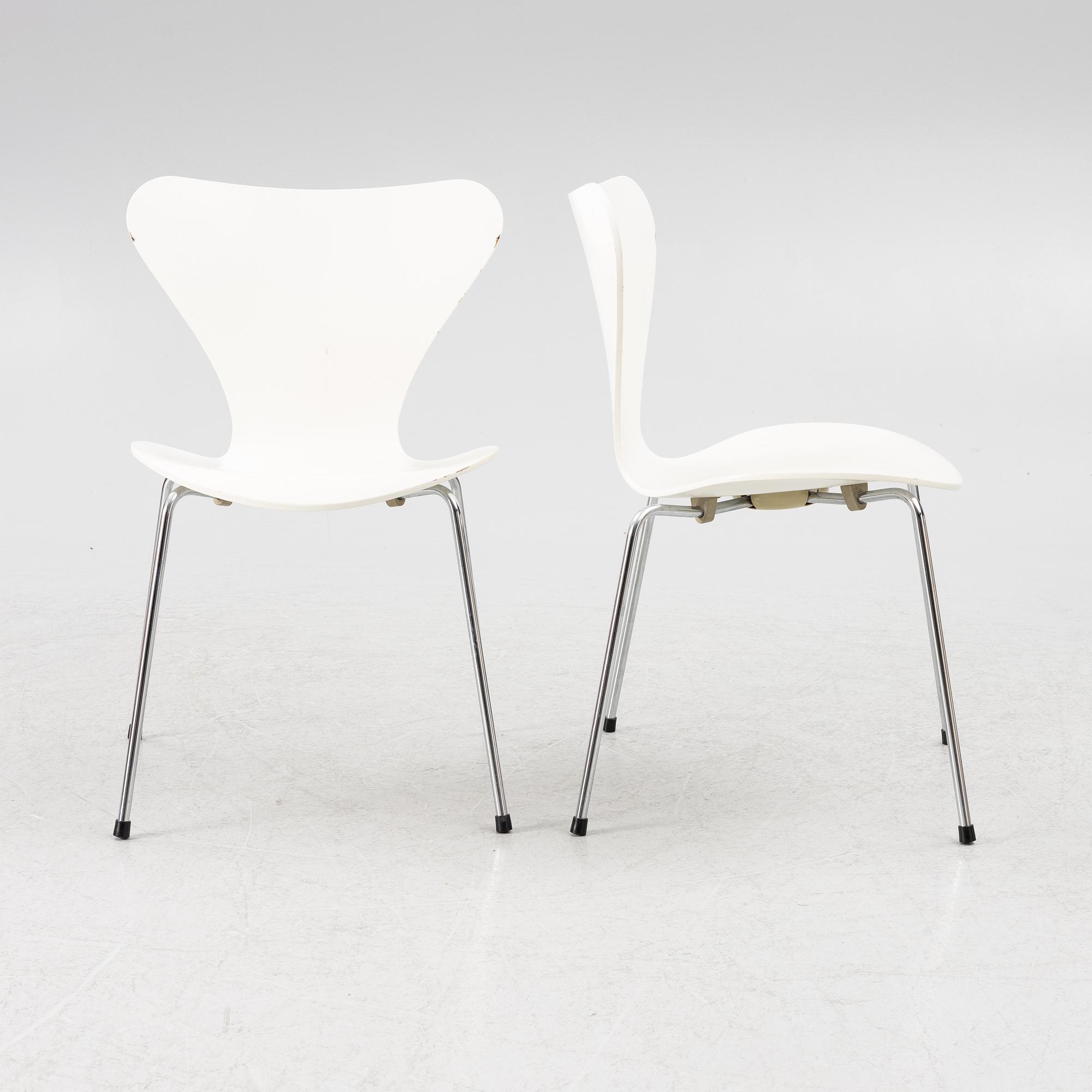 Arne Jacobsen, stolar, 5 st, "Sjuan", Fritz Hansen, Danmark, 1988.