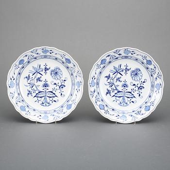 SERVERINGSFAT, ett par, porslin, Meissen. 1900-talets första hälft.