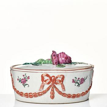 Pastejform med lock och fat, kompaniporslin. Qingdynastin, Jiaqing (1796-1820).