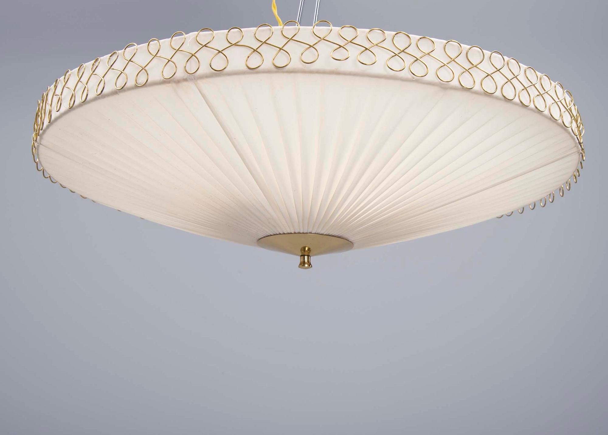TAKLAMPA, Itsu, 1900-talets mitt. Höjd ca 25 cm.