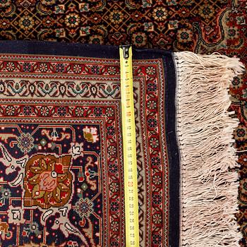 Matto, Täbris part silk, ns. Mahi, noin 297 x 200 cm.