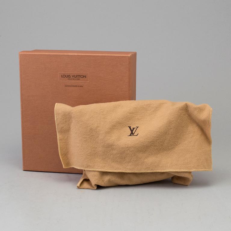 POCHETTE, LOUIS VUITTON.