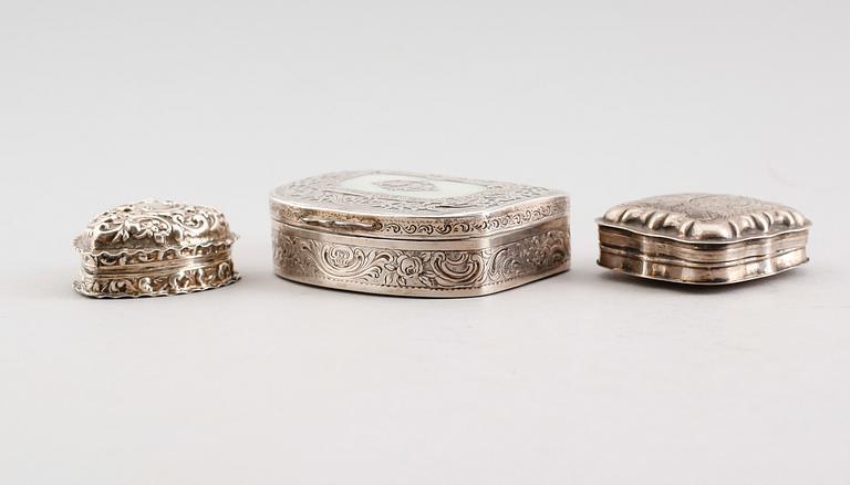 DOSOR, 3 st. silver, 1800-/1900-tal. Vikt 144 gram.