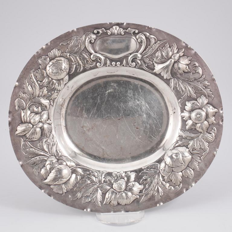 PRESENTERFAT, silver, barockstil, GAB, Stockholm 1939. Vikt ca 958 gram.