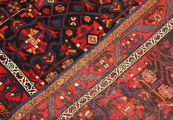 A semi-antique Hamadan carpet, c. 335 x 101 cm.