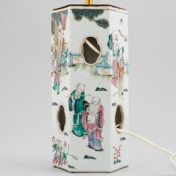 A famille rose table lamp made out of a lantern, and a teapot, dish and jar, late Qing dynasty.