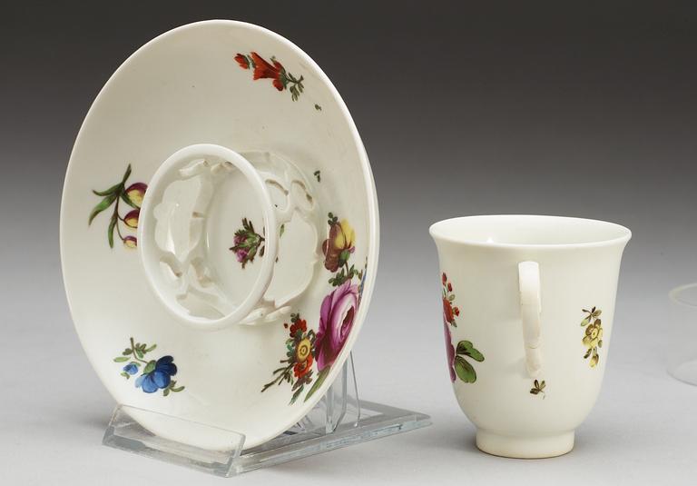 TREMBLEUSE, porslin. Wien, 1700-tal.