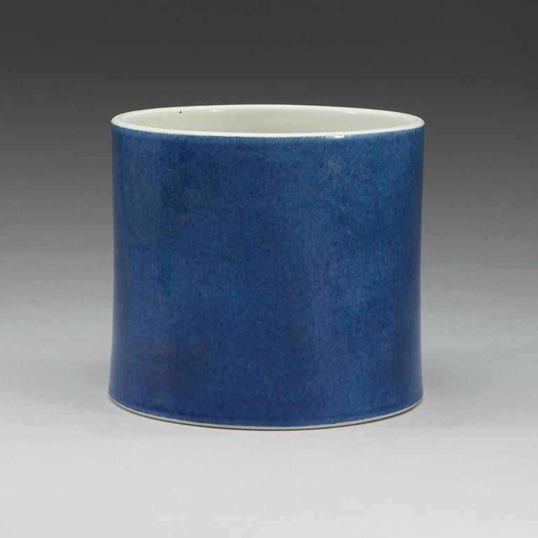 A powder blue brush pot, Qing dynasty, 19th Century.