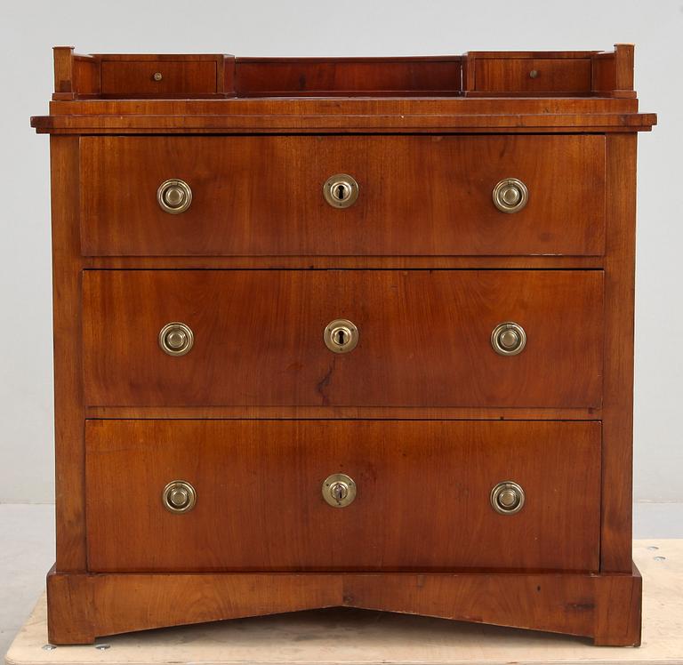 BYRÅ, sengustaviansk, 1800-talets första hälft.