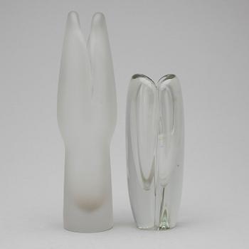 VASER, 2 st, glas, Kaj Franck, Iittala respektive Notsjö, Finland.