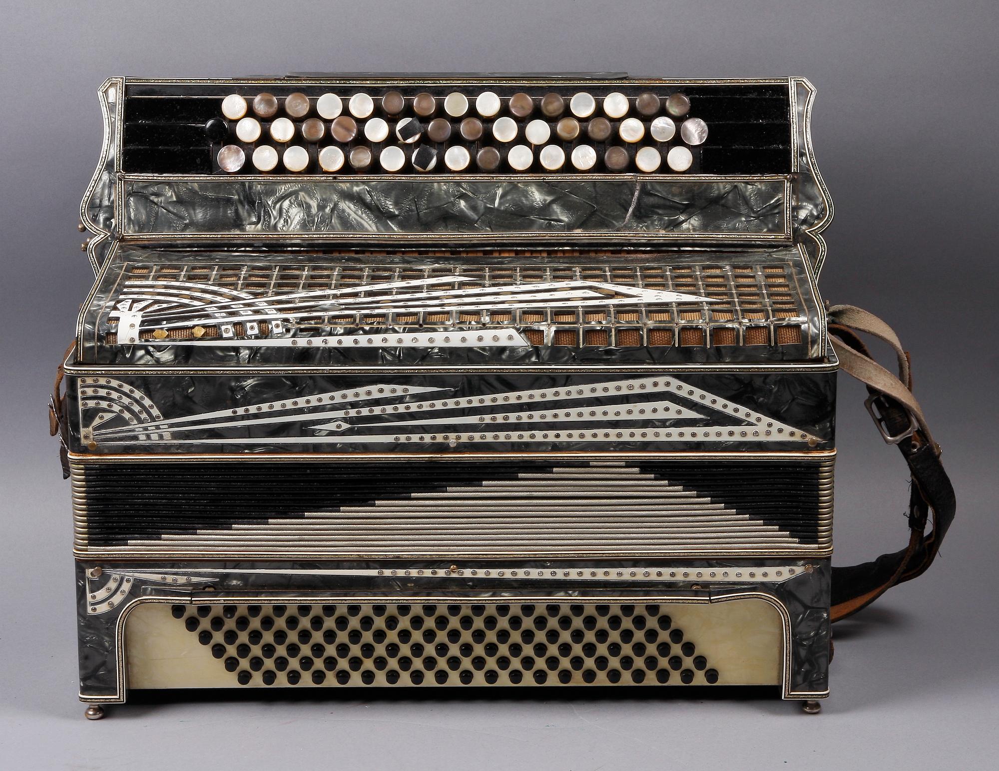 DRAGSPEL, märkt Made in Italy.