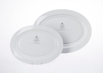 SERVIS, 41 delar porslin. "Christineholm" eller "Marianne Royal Blue", design Sigvard Bernadotte.