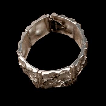 ARMBAND, 925 silver, Sirokoru Ky Hyvärinen, Åbo 1974. Vikt. ca 49,4 g.
