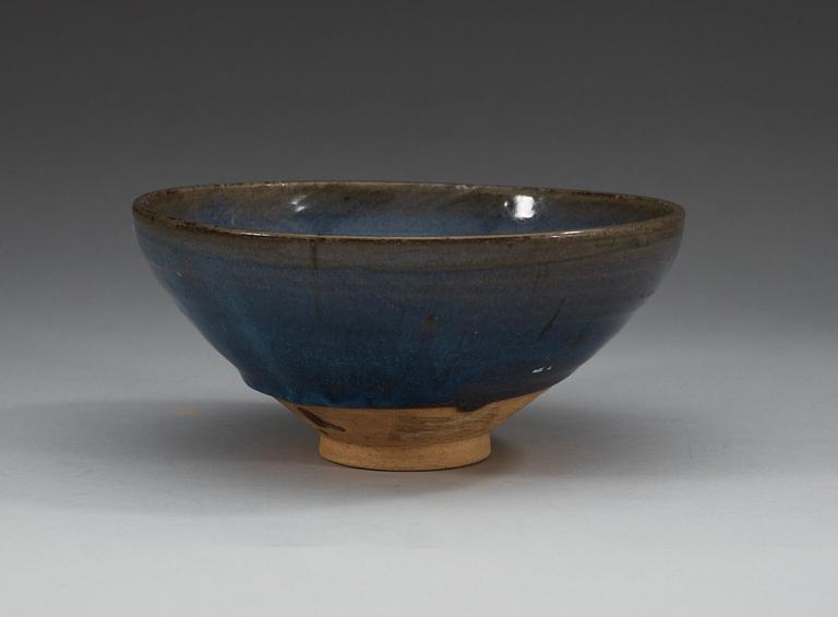 A Chüng glazed bowl, Song/Yuan dynasty.
