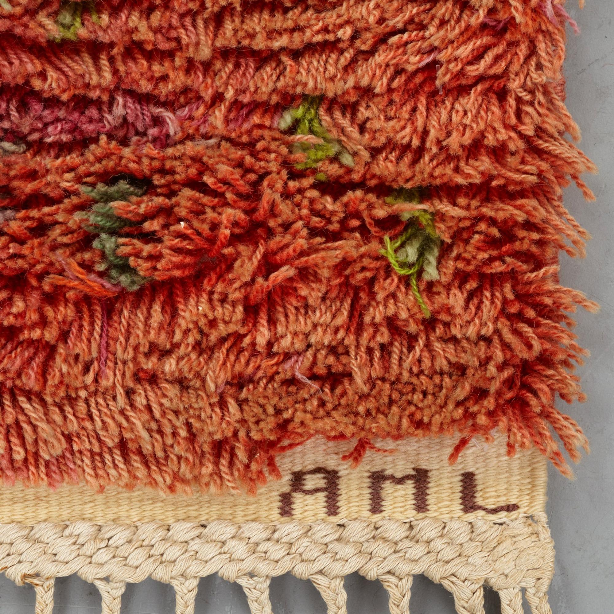 Ann-Mari Lindbom, gift Forsberg, matto, "Ann-Maris röda", knotted pile, ca 113-115 x 93-95 cm, signed AB MMF AML.