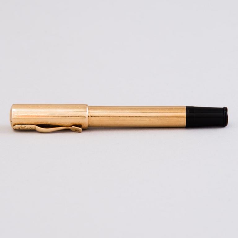 A 1920s Fountain pen, 14K gold.