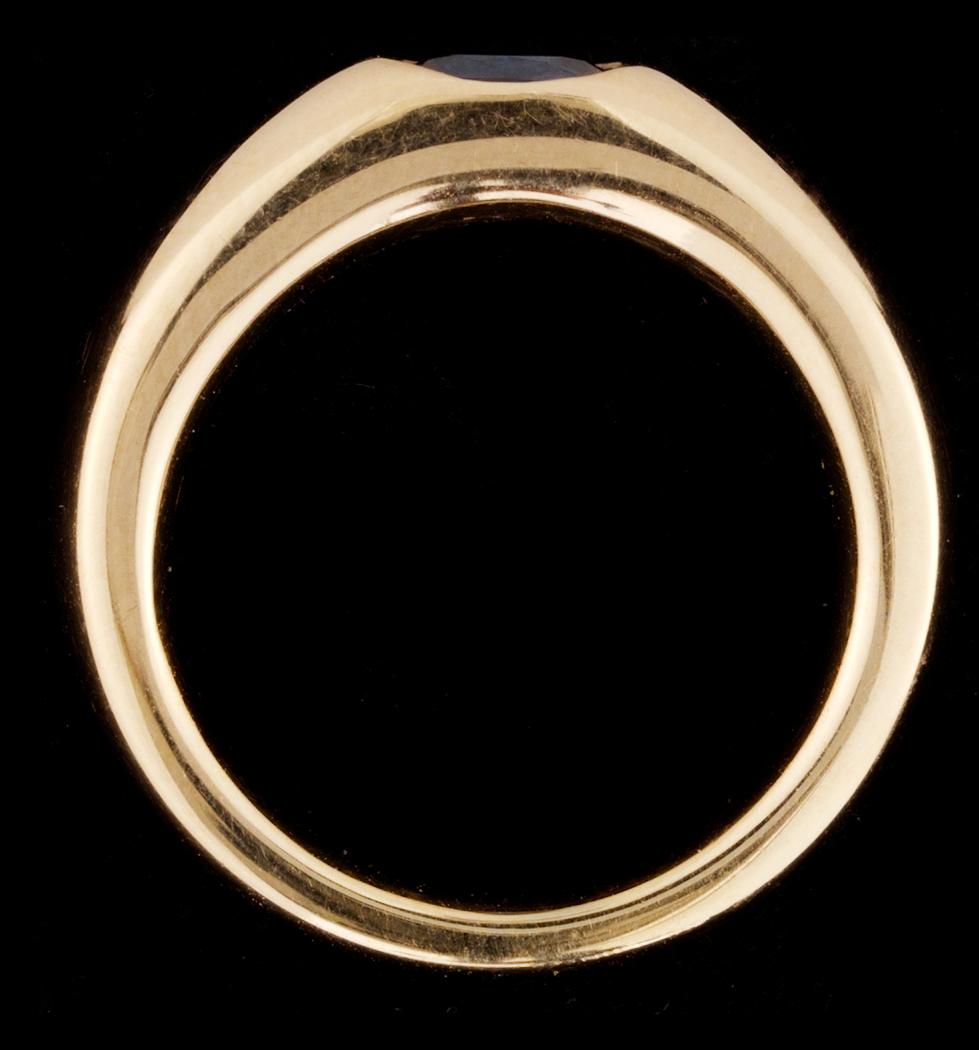 RING, fasettslipad blå safir, 0.65 ct.