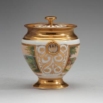 KAFFESERVIS, nio delar, porslin. Berlin, Empire, 1800-talets första hälft.