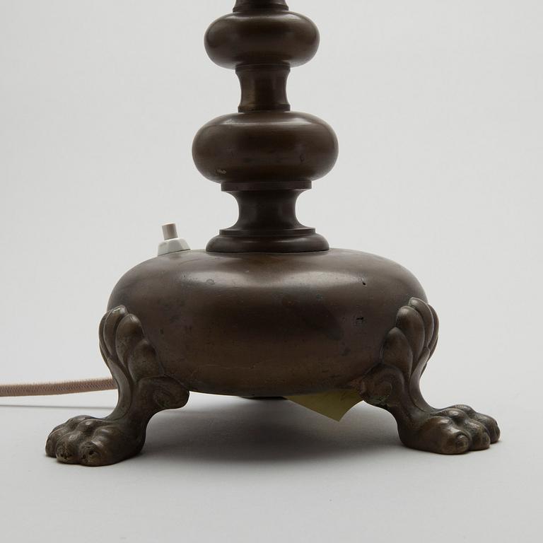 PÖYTÄVALAISIN, pronssia, leimattu Maino 1920-luku.