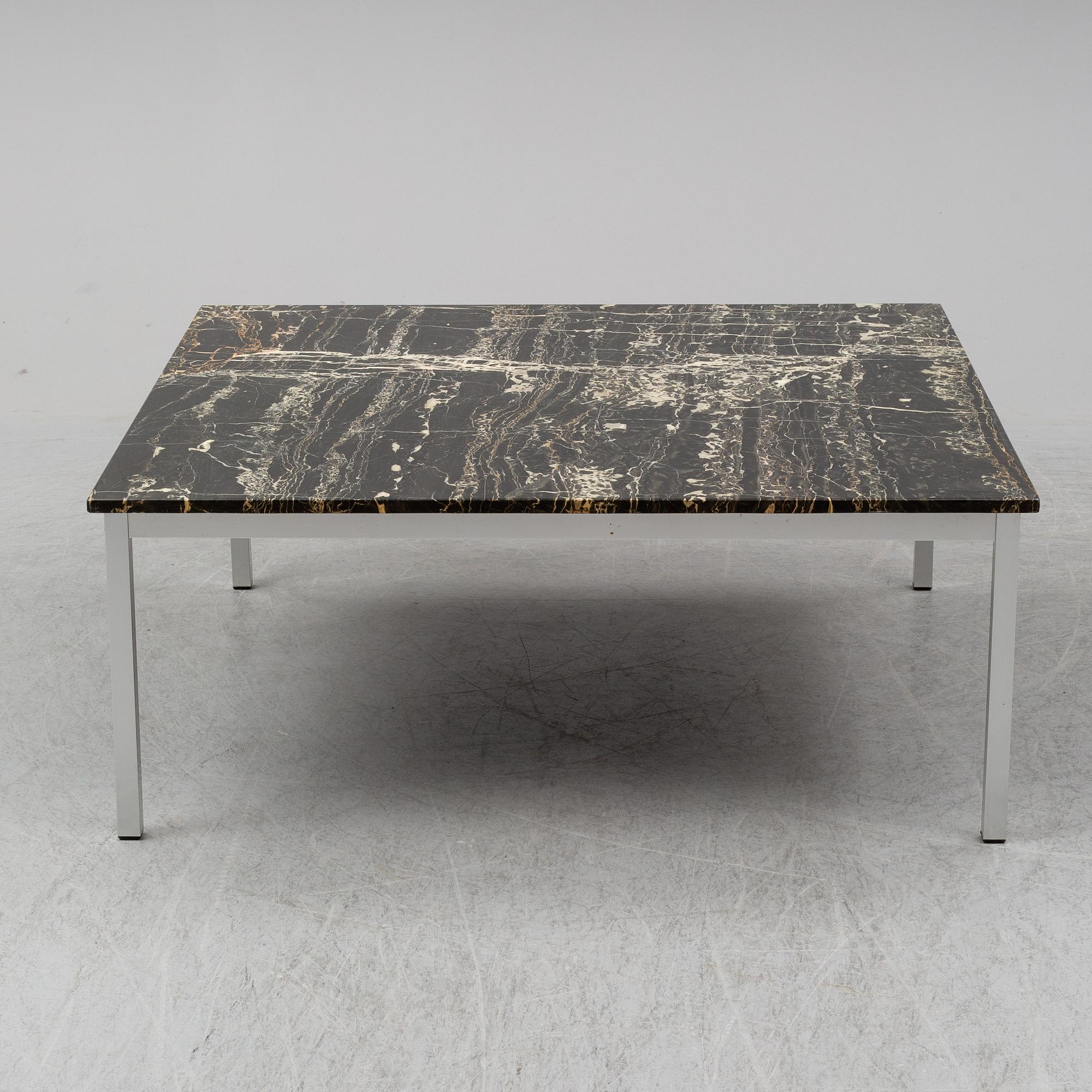 A late 20th century coffee table.