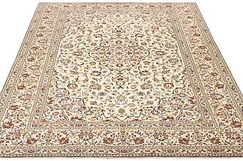 A Keshan carpet, c. 347 x 250 cm.